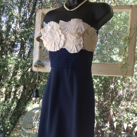 BCBGMaxAzria Dresses & Skirts - Vintage Unique Style BCBG Strapless Cocktail Dress